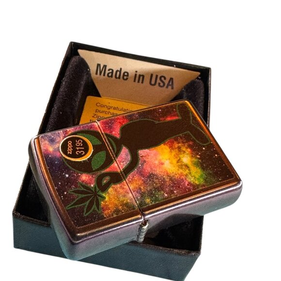 Introducing the Zippo Alien Design Galaxy Print Lighter (Model 49441), a distinc - Picture 8 of 11